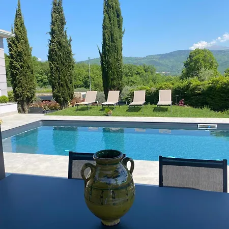 Independent In With Pool Costermano