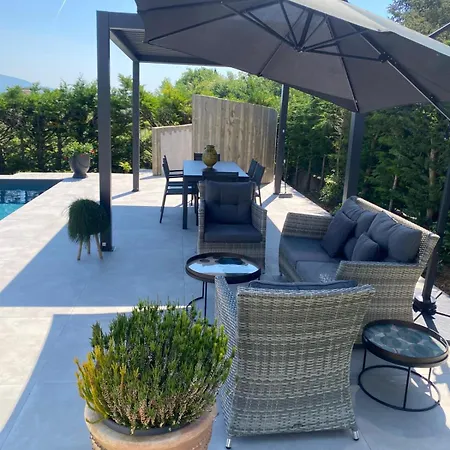 Independent In With Pool