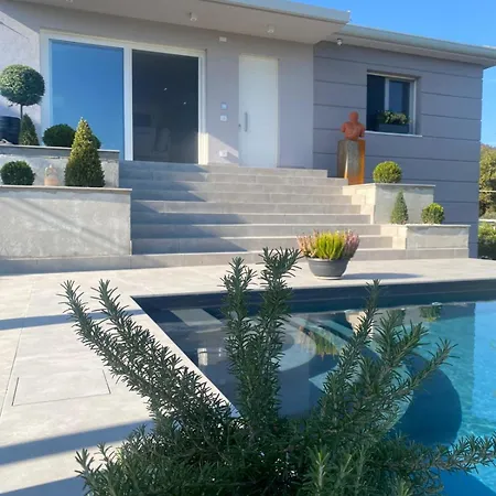 Independent In With Pool