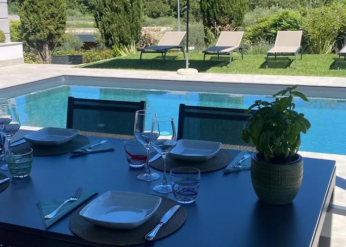 Independent In With Pool Гостевой дом