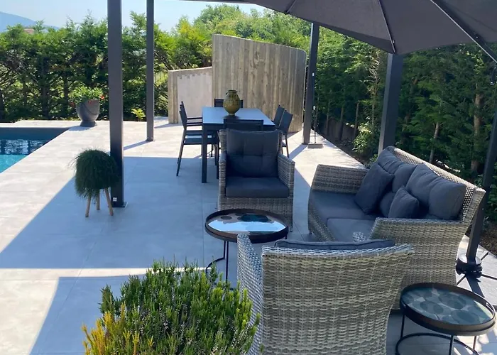 Independent In With Pool