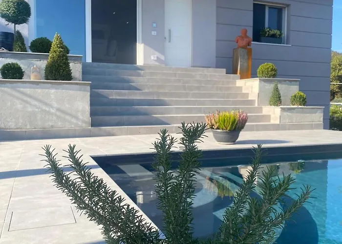 Independent In With Pool