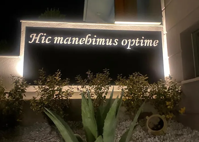 Independent In With Pool Гостевой дом Костермано